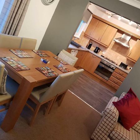 Chic Flat At Hairmyres Hospital & Train Station Διαμέρισμα East Kilbride Εξωτερικό φωτογραφία